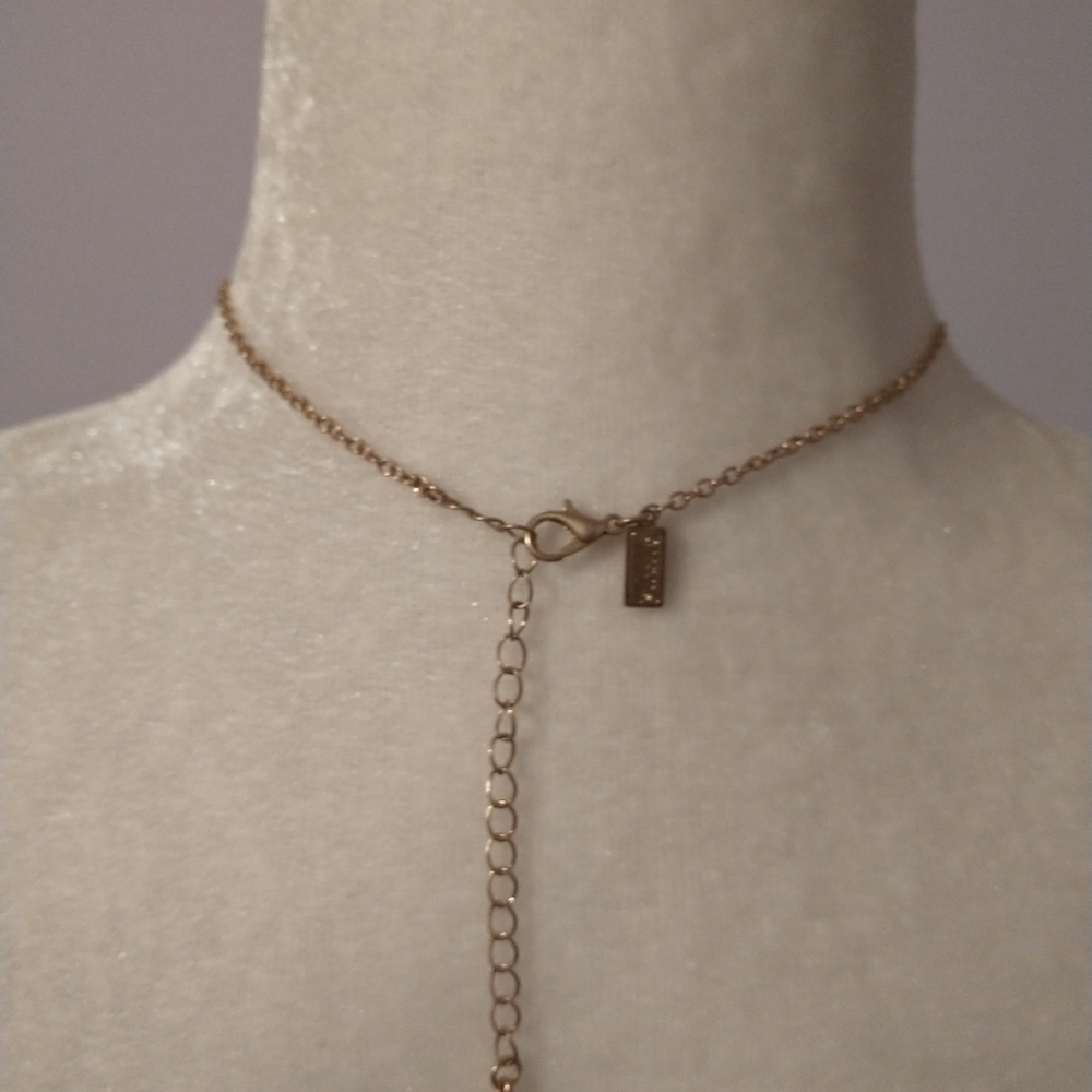 Seashell and faux pearl necklace - Picture 2 of 5